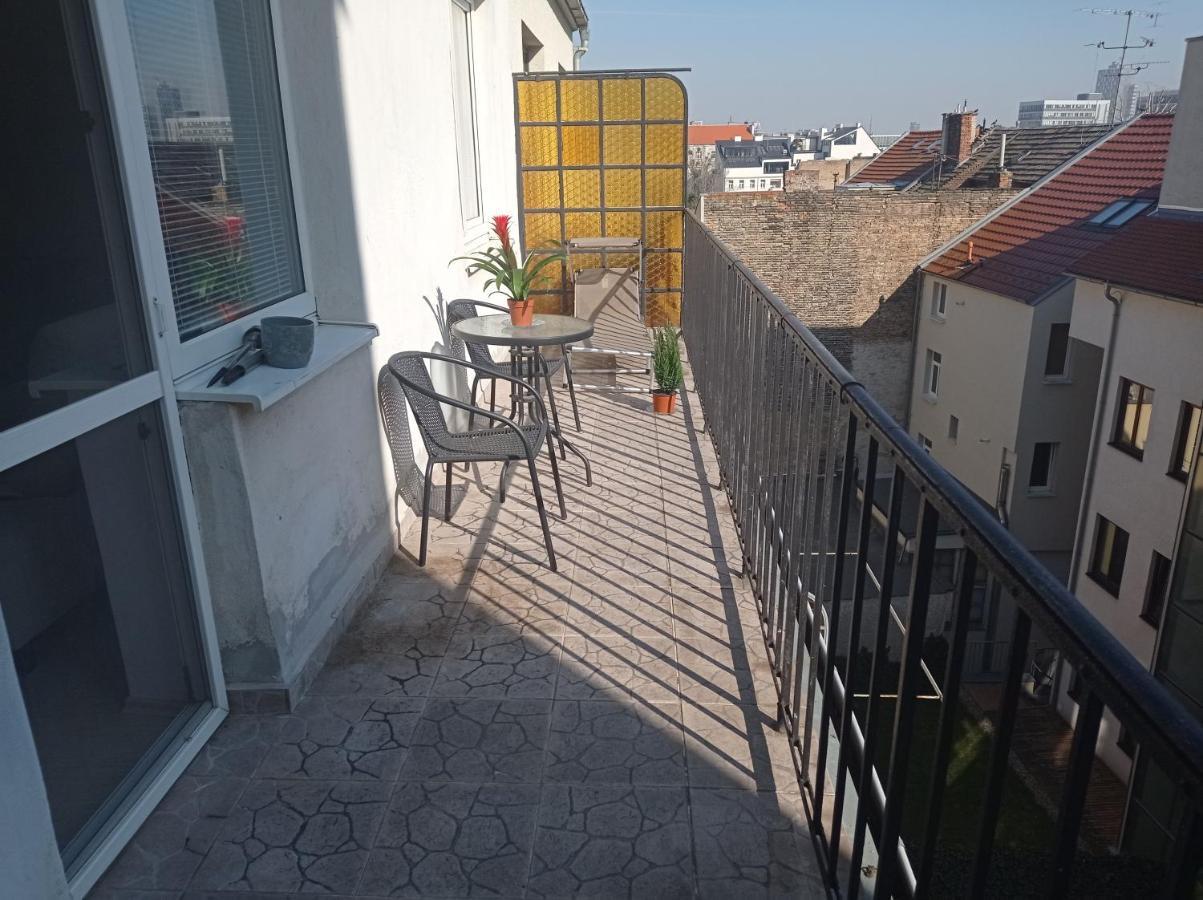 Amazing Flat In Old Town With Large Balcony Apartment Bratislava Bagian luar foto