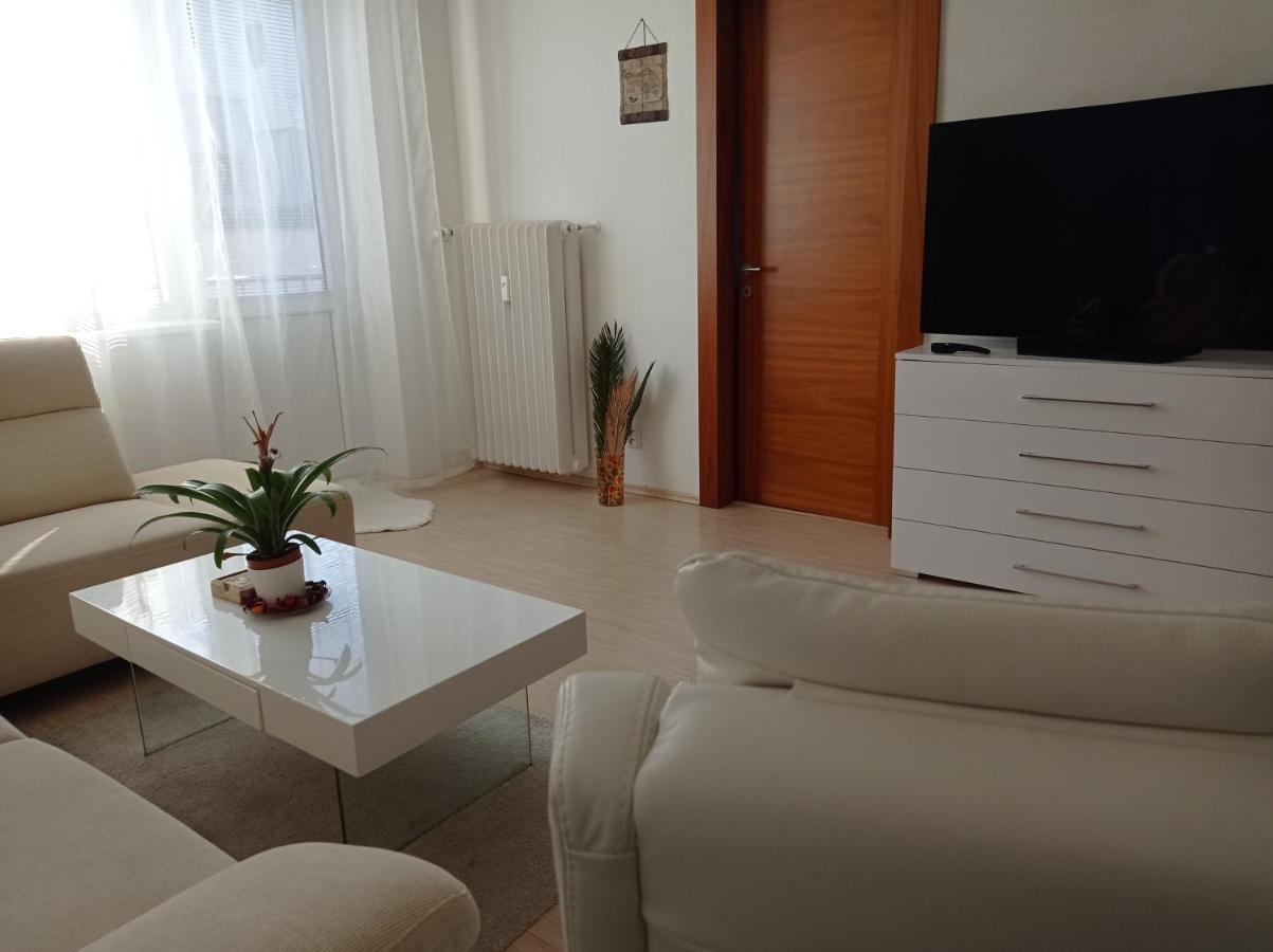 Amazing Flat In Old Town With Large Balcony Apartment Bratislava Bagian luar foto